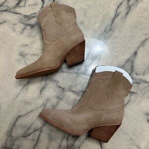NEW sz 7 Tan beige Suede cowboy Ankle Boots Coachella festival stagecoach wester